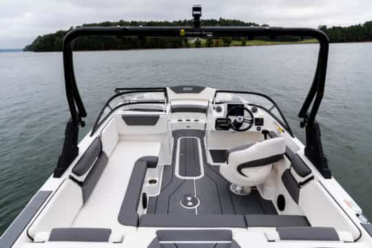 The Bayliner Heyday WT-2DC Wakeboard Cockpit: Boats For Sale at Bates Wharf