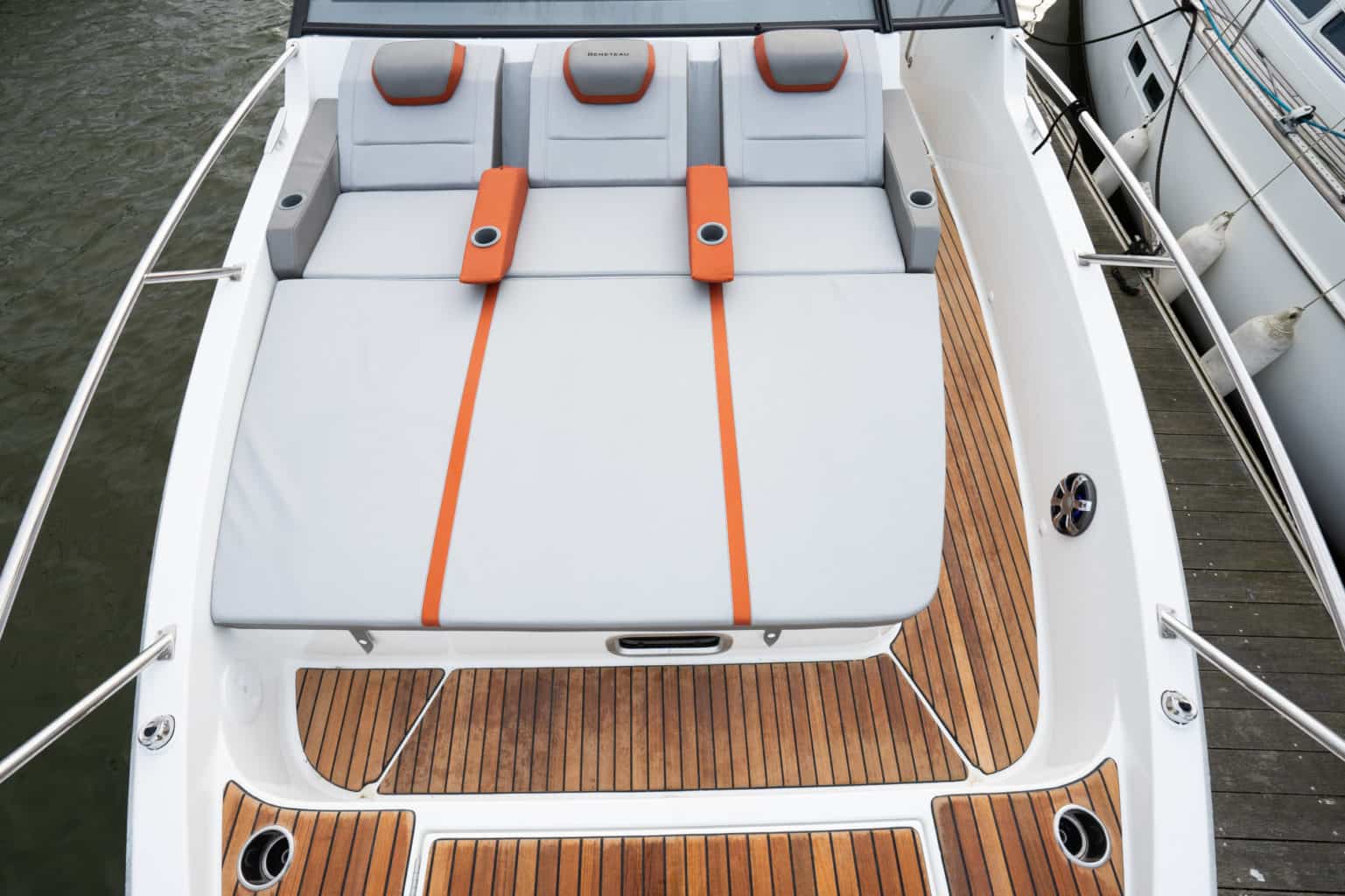 bird's eye view of the Beneteau Flyer 10 deck
