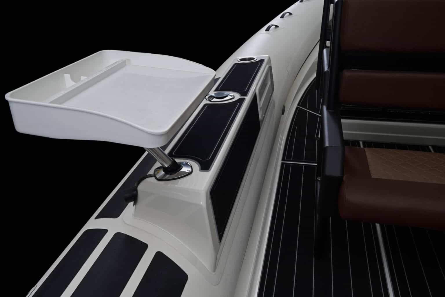 The convertible furnishings of the Brig Navigator 24