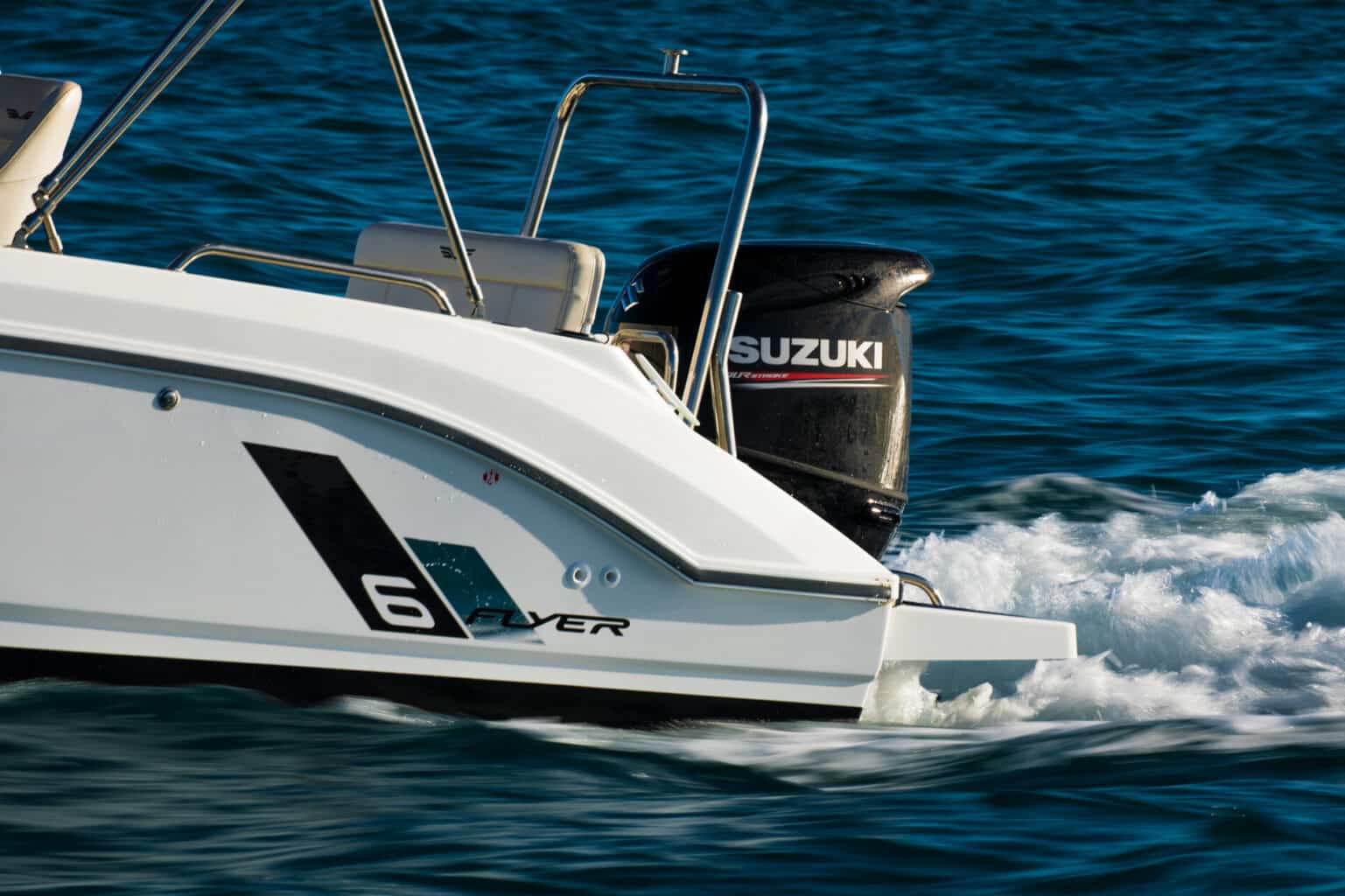 A rear-view of the Beneteau Flyer 6 Spacedeck for sale UK at Bates Wharf