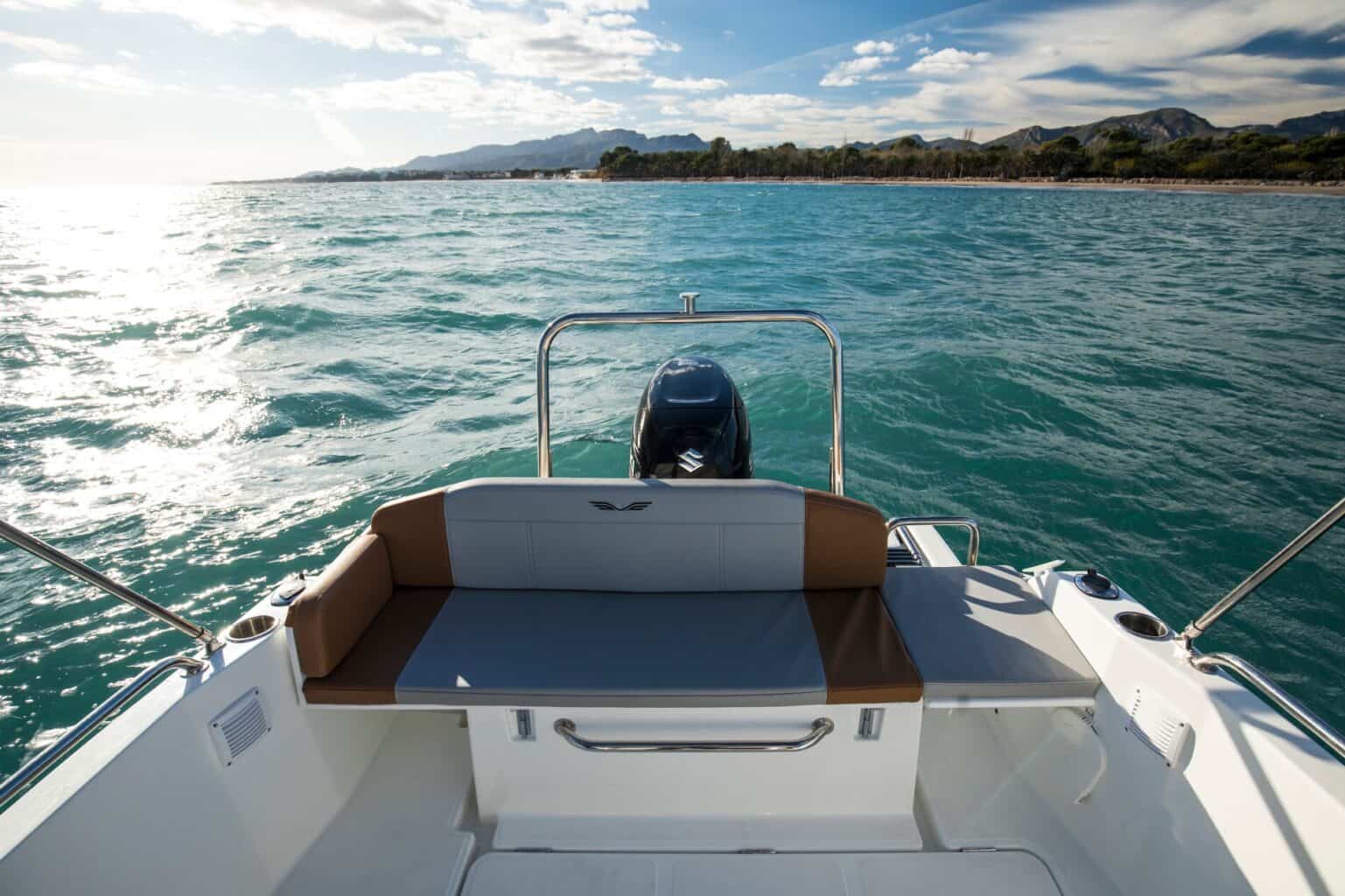 The rear of the Beneteau Flyer 6 Spacedeck for sale UK at Bates Wharf