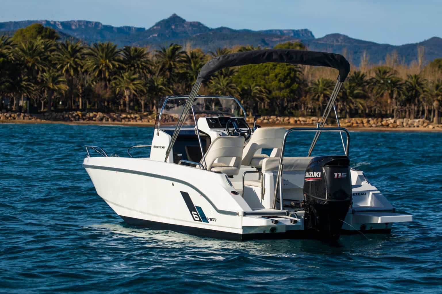 The Beneteau Flyer 6 Spacedeck for sale UK at Bates Wharf