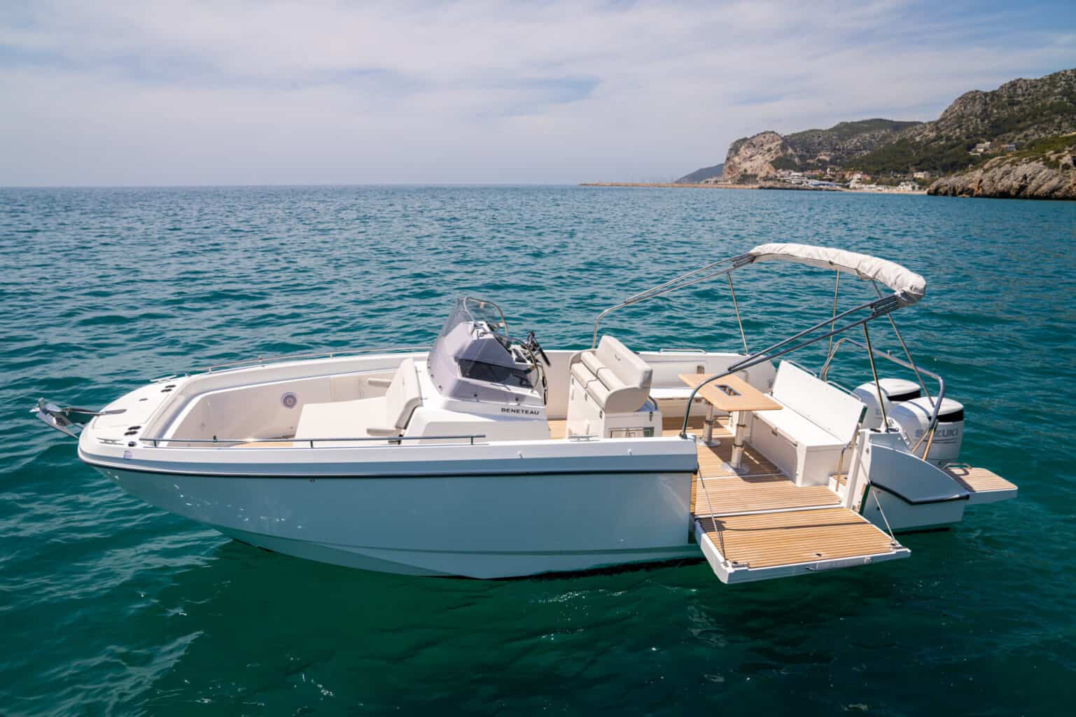 The Beneteau Flyer 9 Spacedeck for sale at Bates Wharf UK