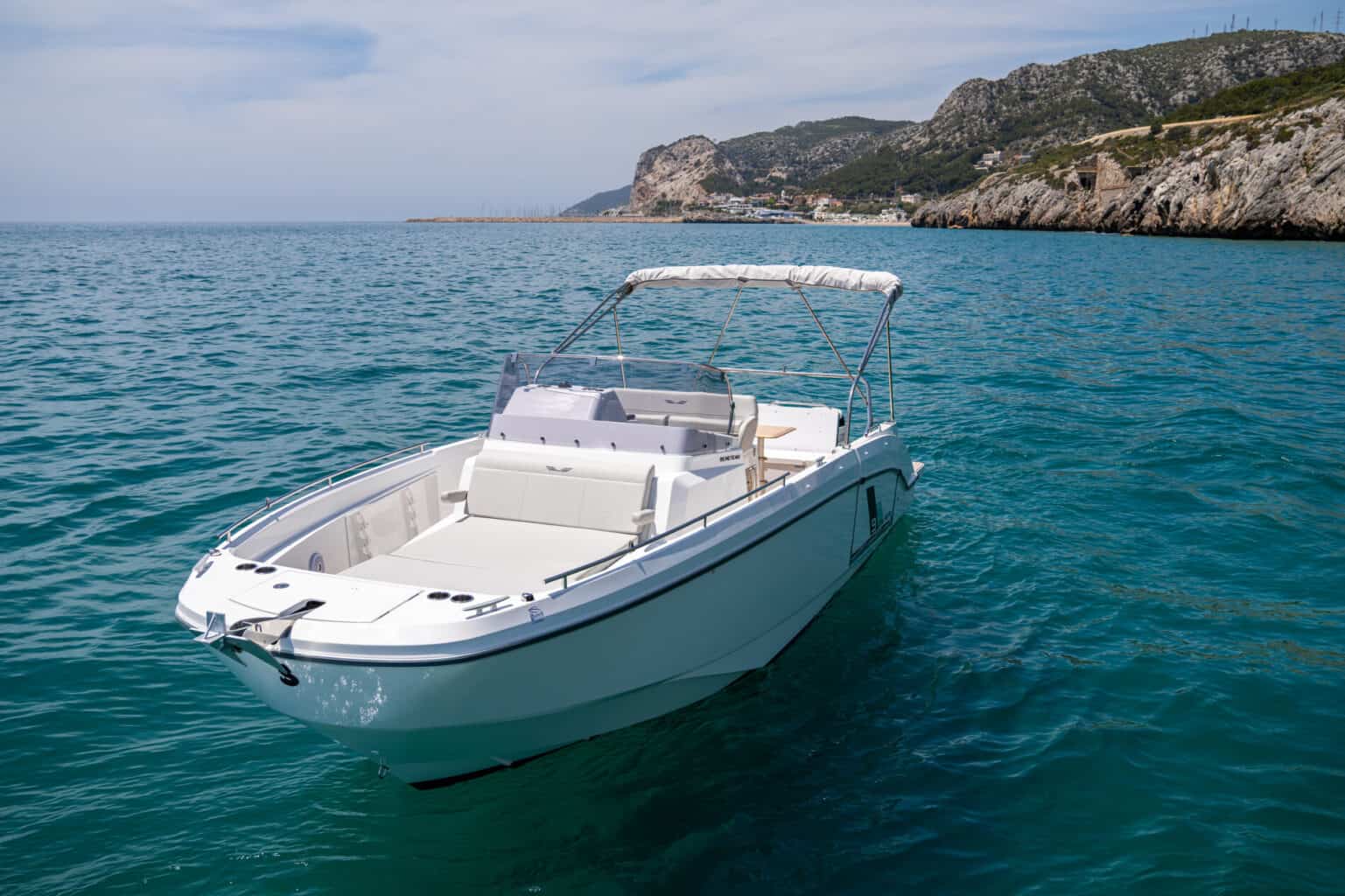 The Beneteau Flyer 9 Spacedeck for sale at Bates Wharf on the South Coast