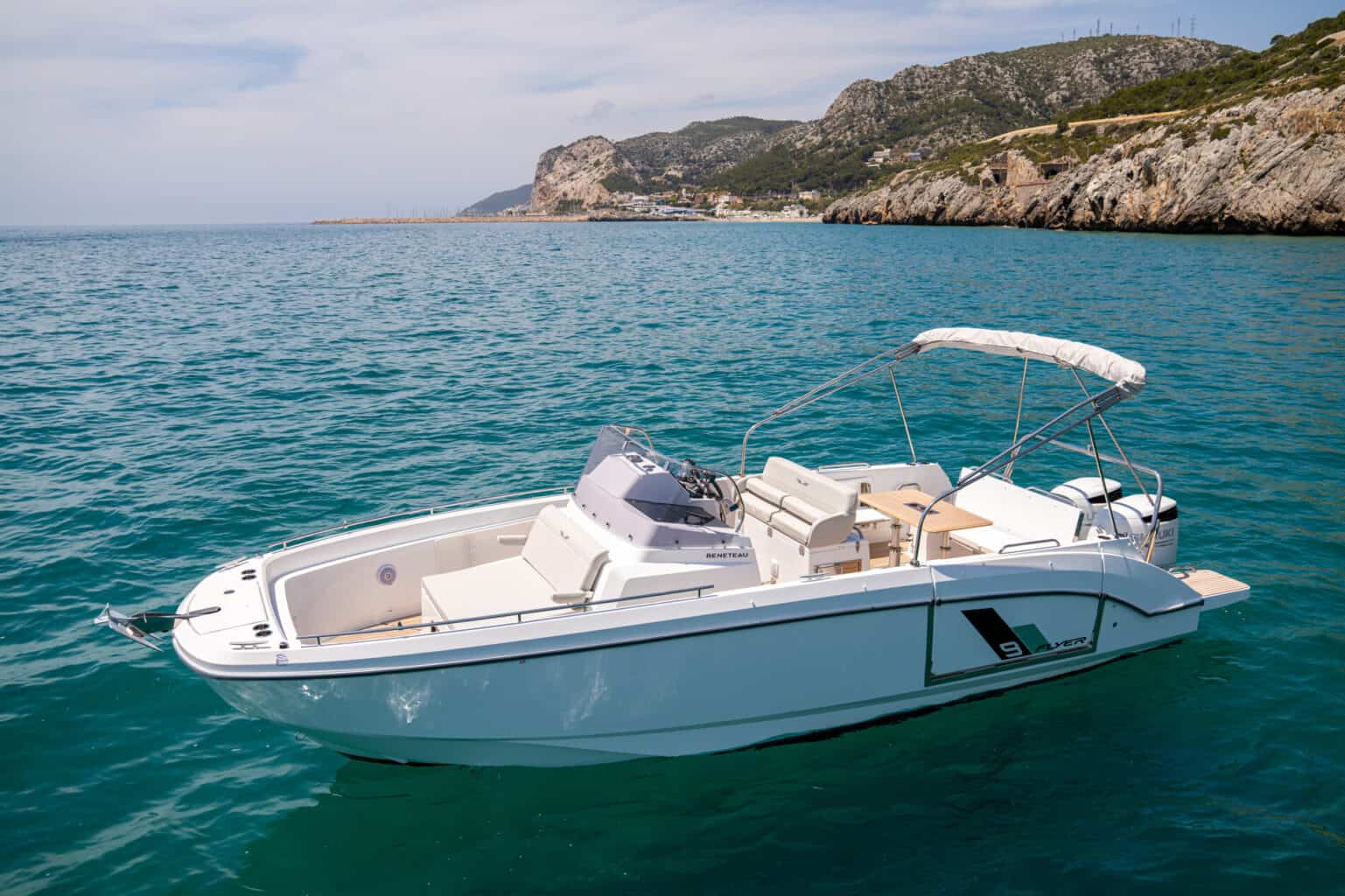 The Beneteau Flyer 9 Spacedeck at sea 