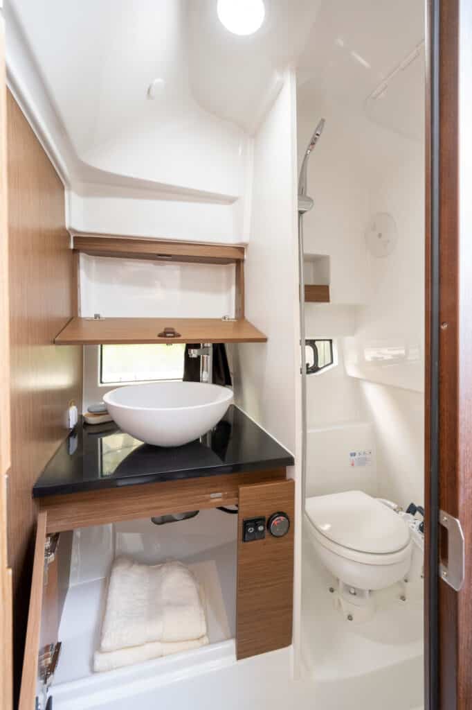 The en-suite of the Beneteau Flyer 9 Spacedeck for sale UK at Bates Wharf 