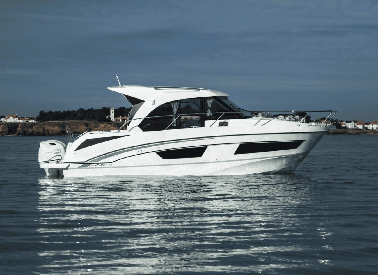 A Beneteau Antares 9 boat for sale UK supplied by Bates Wharf