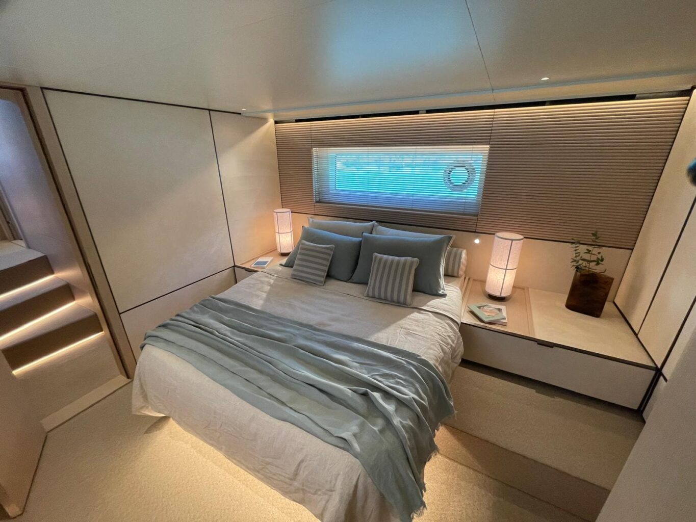 The owner's cabin of the Azimut Seadeck 6 yacht